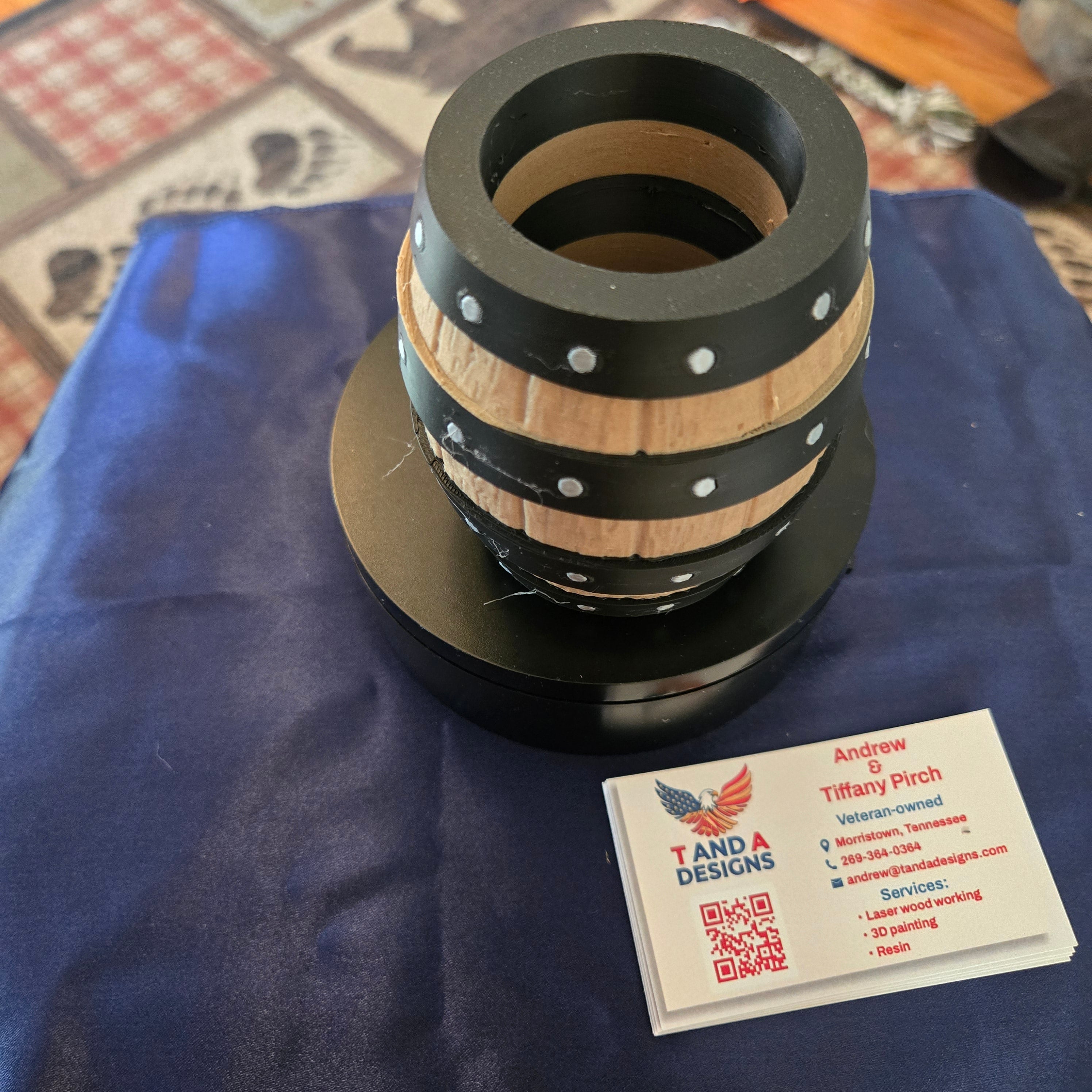 Pen holder (Whiskey Barrel)