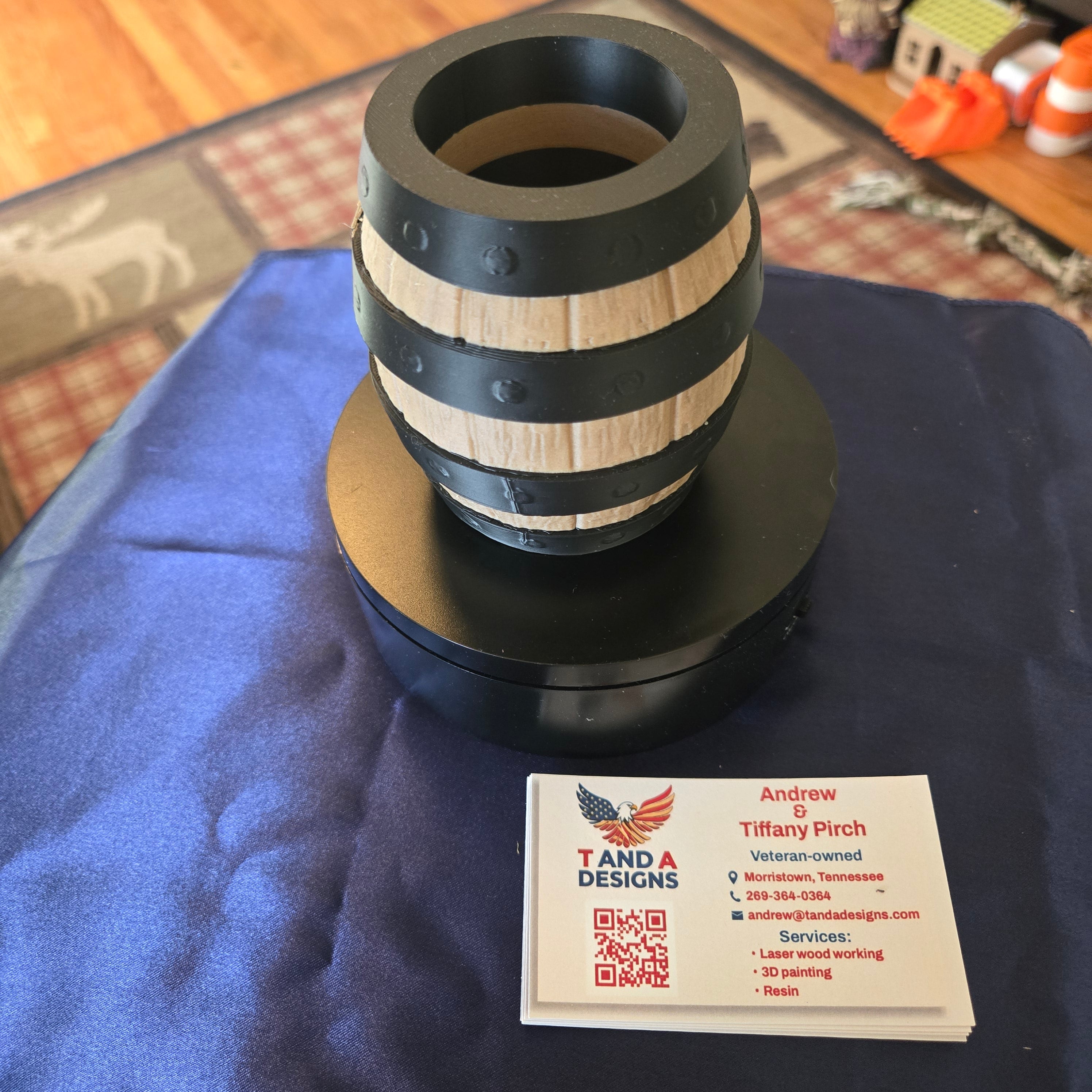 Pen holder (Whiskey Barrel)